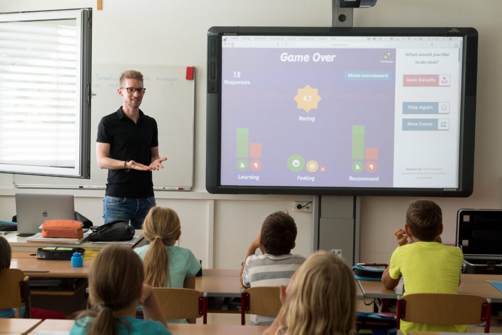 teacher-3765909
